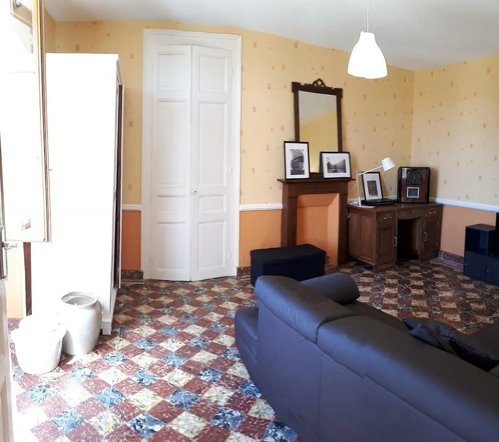 Holiday home Grand Gite Maison D Alice Auvergne - 15 Personnes Saint-Bonnet-des-Quarts